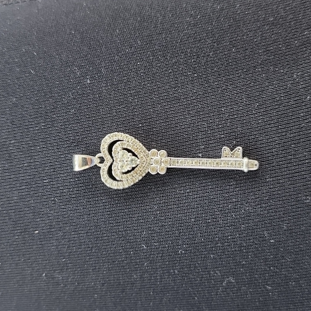 Beautiful SS cz pendant